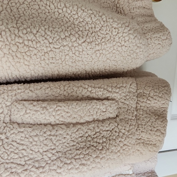 Aerie Cream Adult Sherpa Puffer Jacket, Large, Like New - Picture 3 of 5